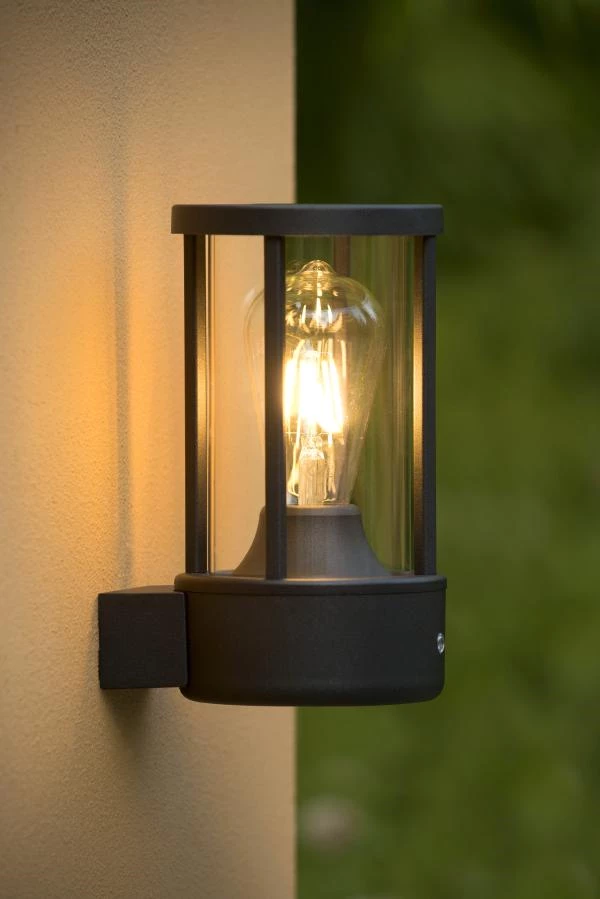 Lucide LORI - Wandlamp Binnen/Buiten - Ø 12 cm - 1xE27 - IP44 - Dag/nacht sensor - Antraciet - sfeer 1